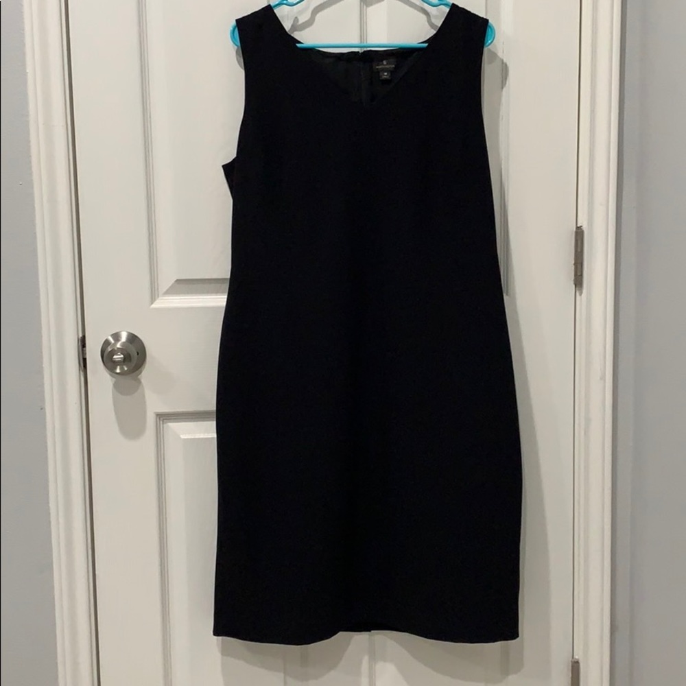 LIKE NEW SLEEVELESS BLACK MIDI DRESS